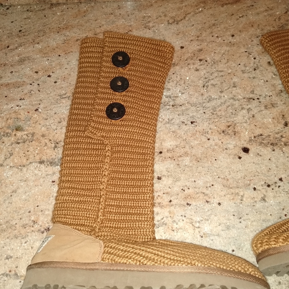 Size 7 Uggs Boots